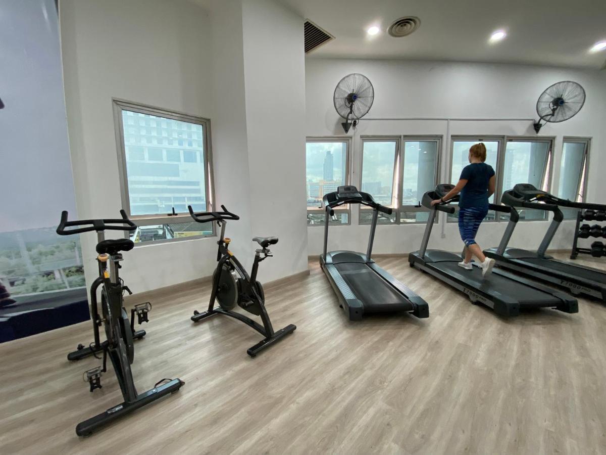 Spacious 2Room+2B*pool+gym*5mins-Time square&LaLaport Kuala Lumpur Extérieur photo